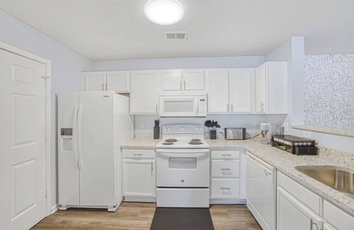 Valley Falls Apartment | Chill & Splash Getaway | Spacious Apt for 8