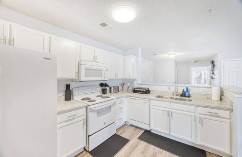 Valley Falls Apartment | Chill & Splash Getaway | Spacious Apt for 8