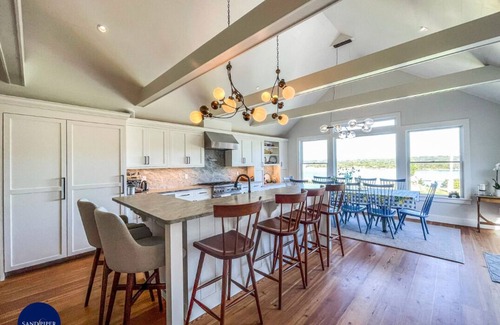 Chilmark House | CHILMARK WATERFRONT WITH PRIVATE DOCK