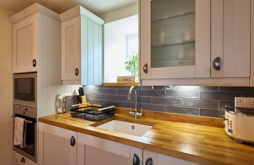 Hepworth Cottage | CHIMNEY COTTAGE, pet friendly, character holiday cottage in Hepworth