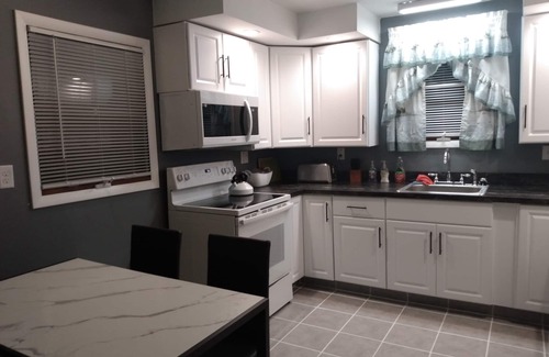 Wilmington Ski Chalet | Chimney Hill resort mountain home w/clubhouse-heated pools, great lake & trails