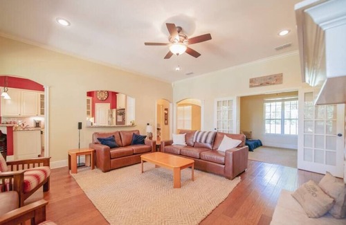 Bullard House | Chimney Pines at Lake Palestine