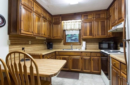 Chimney Rock House | Chimney View by Carolina Properties, Walk to shops