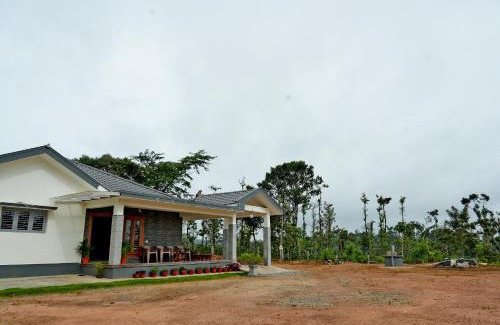 Mudigere Villa | Chimneys Homestay - Full House, Near to Falls & Trek