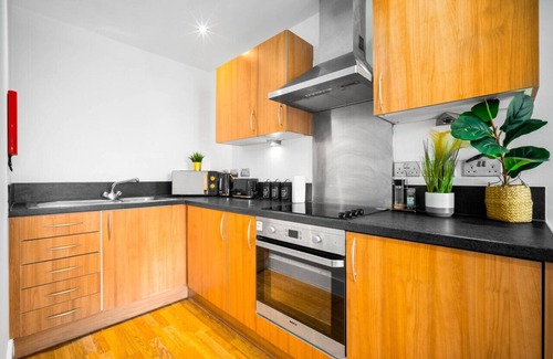 Theatreland Birmingham Apartment | Chinatown Parking Balcony