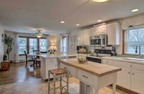 Chincoteague House | 'Chincoteague Charm' Escape w/Bikes & Yard Games!