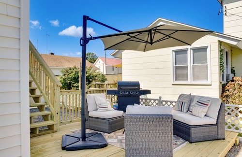 Chincoteague Apartment | Chincoteague Apartment w/Deck: Walk to Waterfront