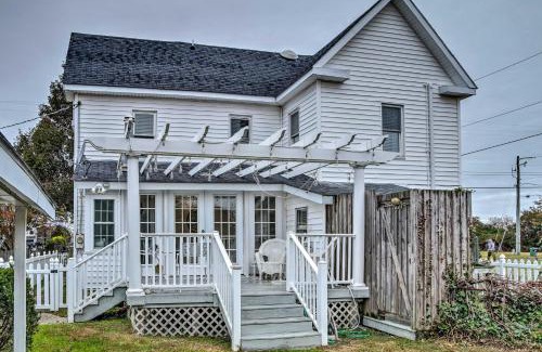 Chincoteague House | Chincoteague Charm Escape with Bikes and Yard Games!