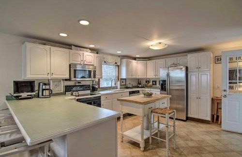 Chincoteague House | Chincoteague Charm Escape with Bikes and Yard Games!