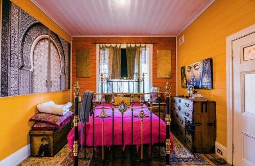 Katoomba Apartment | Chinoiserie - Blue Mountains Boho Luxe
