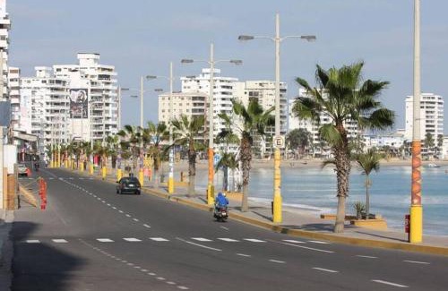 Salinas Apartment | Chipipe Salinas Beach Apartment w Parking