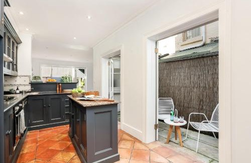 Chippendale House | Chippendale l The Myrtle House l 3 Bedrooms