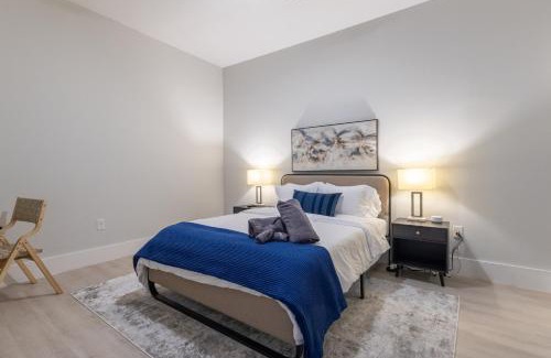 Historic Downtown Apartment | Chique Loft 15 Min from NYC with City View & Pool