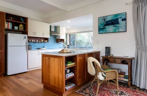 Hayborough House | Chiton Cottage - Mid Century Getaway - 2 Bedroom - Pets