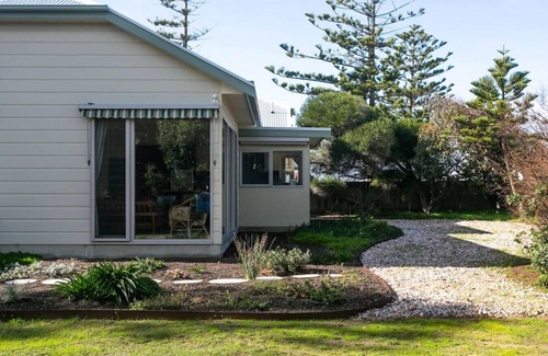 Hayborough House | Chiton Cottage - Mid Century Getaway - 2 Bedroom - Pets