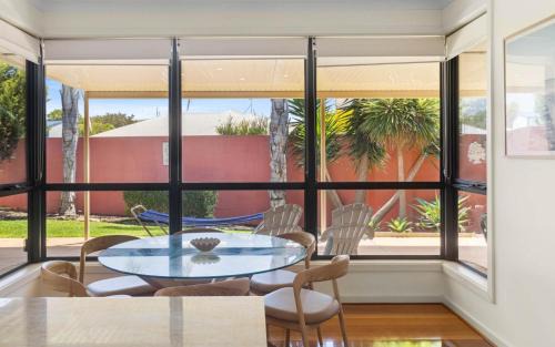 Hayborough House | Chiton Rocks Court - Mini Oasis by the Sea