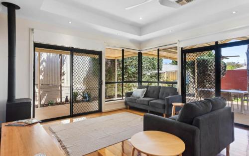 Hayborough House | Chiton Rocks Court - Mini Oasis by the Sea