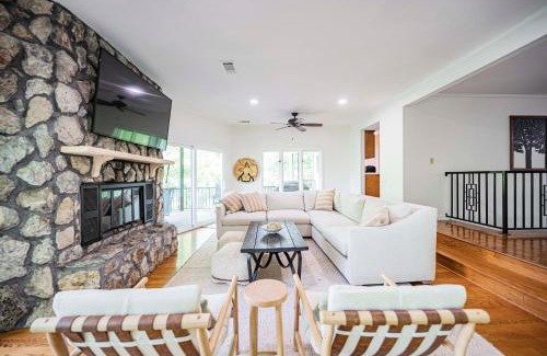 Silver Point House | CHLChateau-Walkable to Hurricane Marina