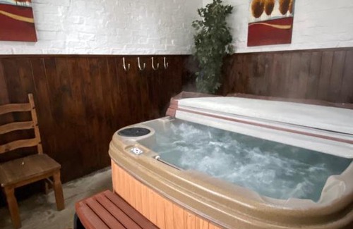 Pocklington House | ChocBox Cottage - with Hot Tub, Pocklington, near York