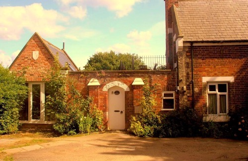 Pocklington House | ChocBox Cottage - with Hot Tub, Pocklington, near York