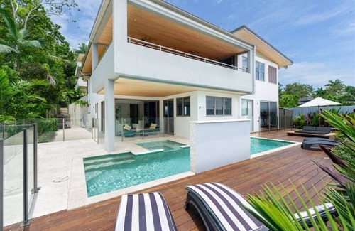 Port Douglas Villa | Choice of 3 or 4 bedroom holiday villas in the heart of Port Douglas, each with its own plunge pool