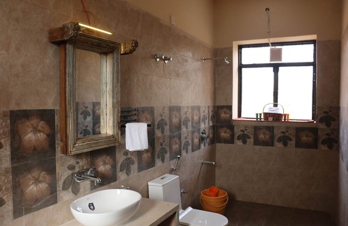 Jhiri Hotel | Chokhiwadi Forest Retreat