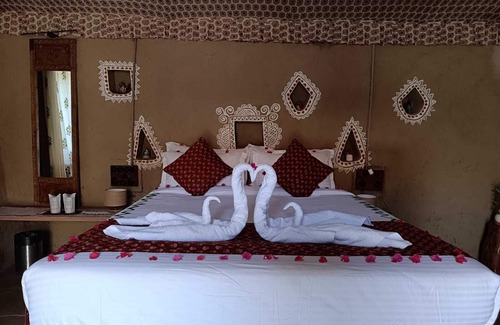Jhiri Hotel | Chokhiwadi Forest Retreat
