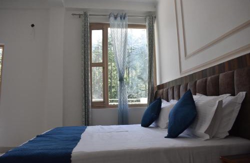 Dugalbitta Hotel | Chopta House Hotel and Restaurant