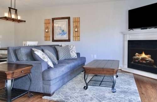 Hardy House | Choral Cove: Wifi, Kayak, golf course community, boat slip