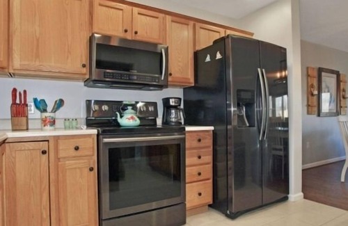 Hardy House | Choral Cove: Wifi, Kayak, golf course community, boat slip