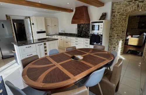 Quibou Villa | Chouette et Hibou 30 pers 2 gîtes jacuzzi, billard
