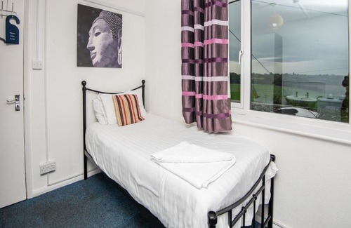 Lacey Green Hotel | Chris's Motel