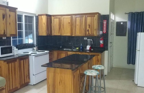 Tower Isle Apartment | Chrisanns Hidden Cove 2 bdr apt, sleeps 5, pool, beach