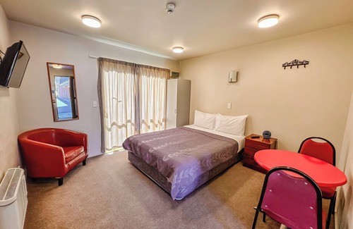 Christchurch City Centre Cabin | Christchurch City Central Queen Studio with Full Kitchen