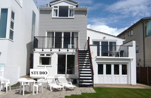 Christchurch Apartment | Christchurch Riverside Studio With Fishing Available