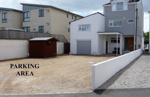 Christchurch Apartment | Christchurch Riverside Studio With Fishing Available