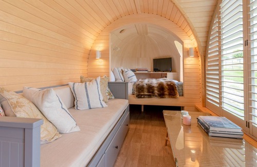 Biddestone Cabin | Christie's Cabin, Euridge - sleeps 2 guests in 1 bedroom