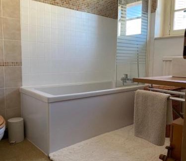 Saint-Germain-des-Vaux Bed & Breakfast | Christina's Cottage