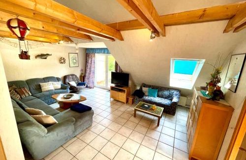 Thiede Apartment | Christinas Fewo Fischerhus mit 3 Schlafzimmer, Küche, Wohnzimmer,Badezimmer , Balkon u Garten u Parkplatz in Thiede