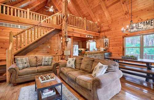 Logan Cabin | Christine’s Chalet at Trickle Creek in Hocking Hills