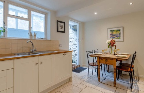 Tetbury Cottage | Christmas Cottage - pet-friendly in Tetbury