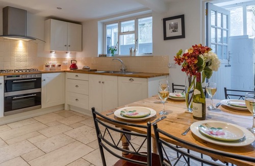 Tetbury Cottage | Christmas Cottage - pet-friendly in Tetbury