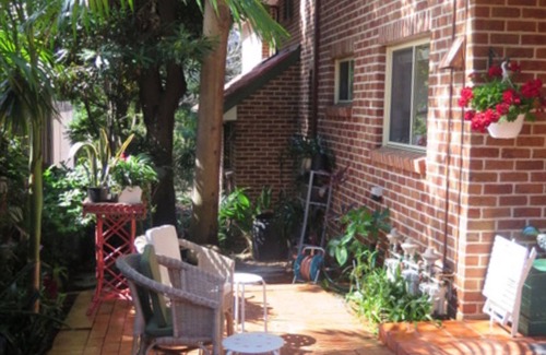 Naremburn House | CHRISTMAS IN SYDNEY! SMART QUIET TOWNHOUSE,CLOSE TO CBD, SPACIOUS PATIO GARDEN