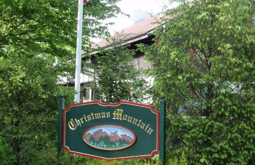 Jackson Condo | Christmas Mt. Condo with Mt. Washington Views adjacent to Storyland