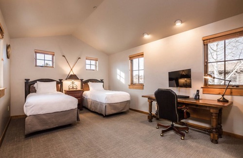 Pronghorn House | Christmas Wonderland - Special 7 nights for the price of 5