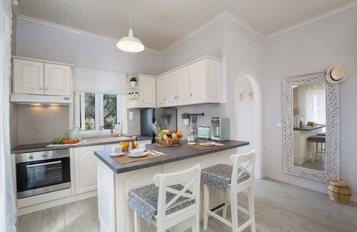 Koutsi Villa | Chryssa Villa - Sun - Splashed & romantic.