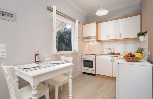 Koutsi Villa | Chryssa Villa - Sun - Splashed & romantic.