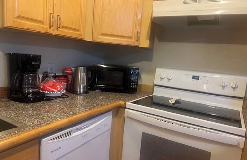 Anchorage Ski Chalet | Chugiak Forest Home Family & Pet Friendly Easy going Host