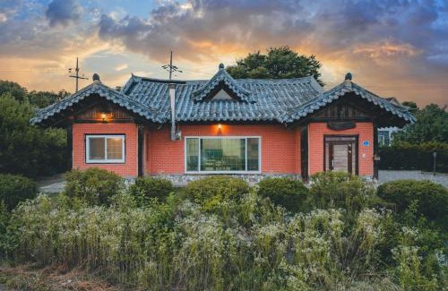 Chuncheon House | Chuncheon Viandante Dokchaehanok