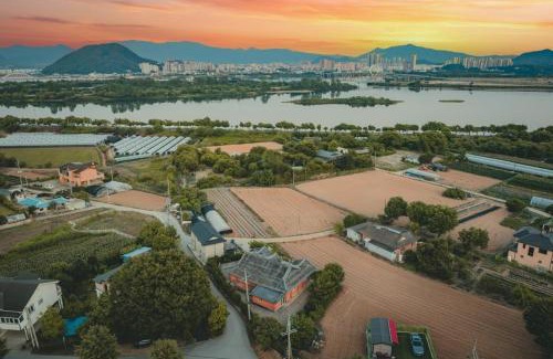 Chuncheon House | Chuncheon Viandante Dokchaehanok